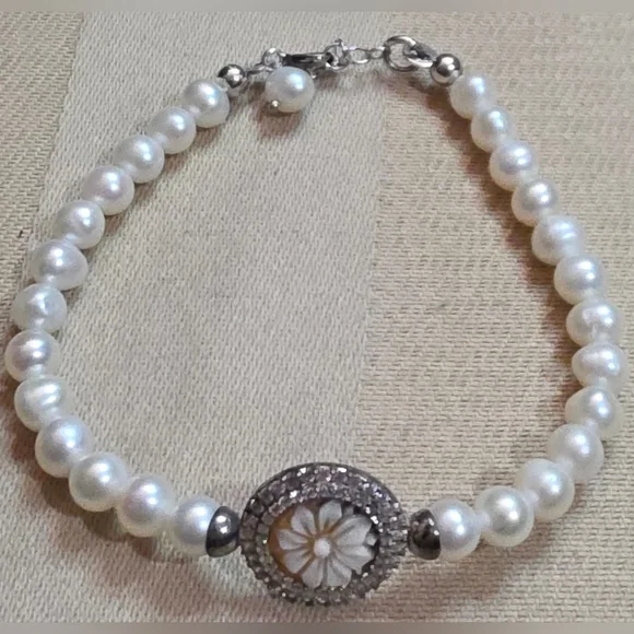 CULTURED, WHITE PEARL AND CAMEO BRACELET 925 STERLING ADJUSTABLE 7 TO 8 INCHES - Picture 1 of 4